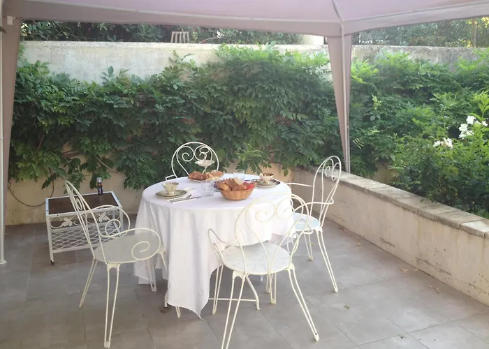 Chez Fleur Bed and Breakfast Avignon